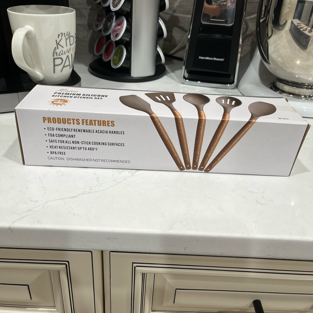 NWT Kitchen Utensil Set